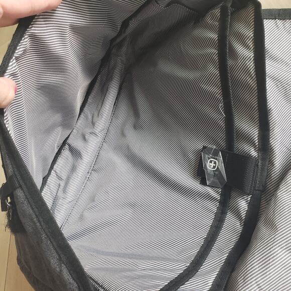 Swiss Gear Laptop Bag Messenger Mens 16 inch Gray Black Getaway Work Carry On - Picture 11 of 11